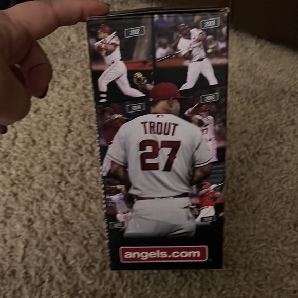 Mint! 2018 Commemorative Silver Slugger, Mike Trout, collectible, bobble head. - Picture 3 of 6